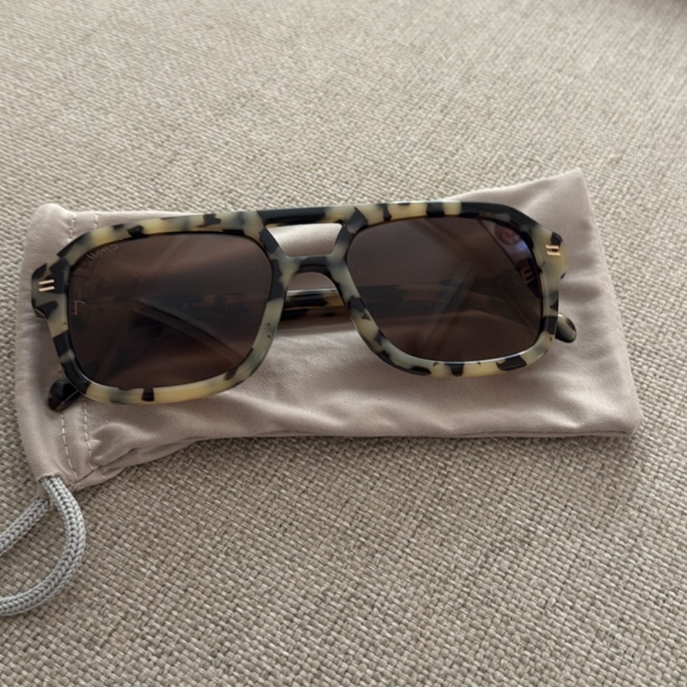 Stylish Tortoise Shell Sunglasses